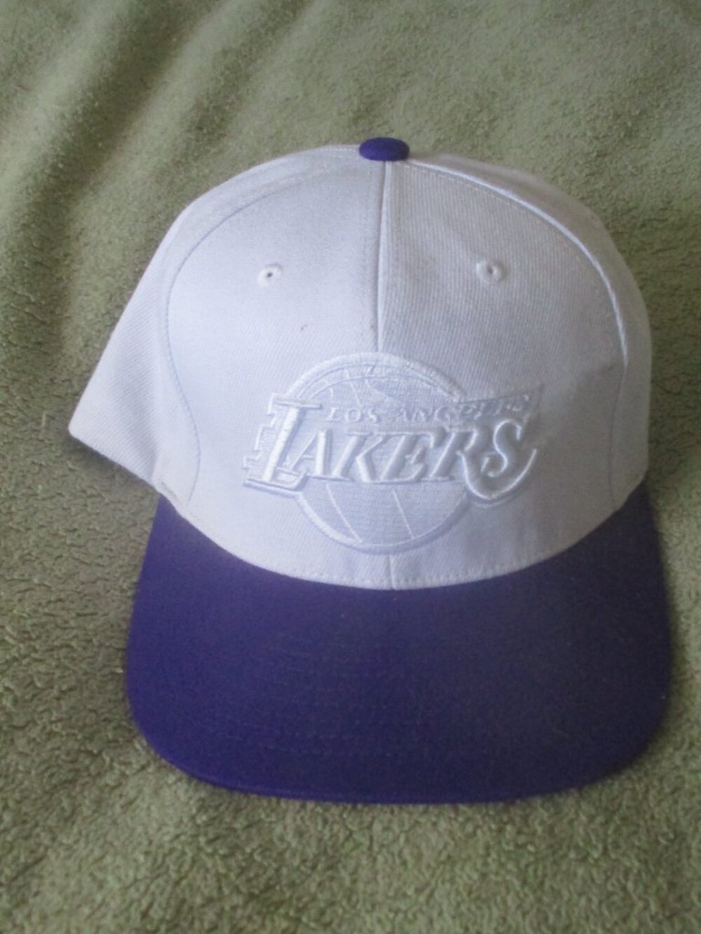 LAKERS HAT MITCHELL & NESS White on White Purple Brim OS Snapback Made in USA